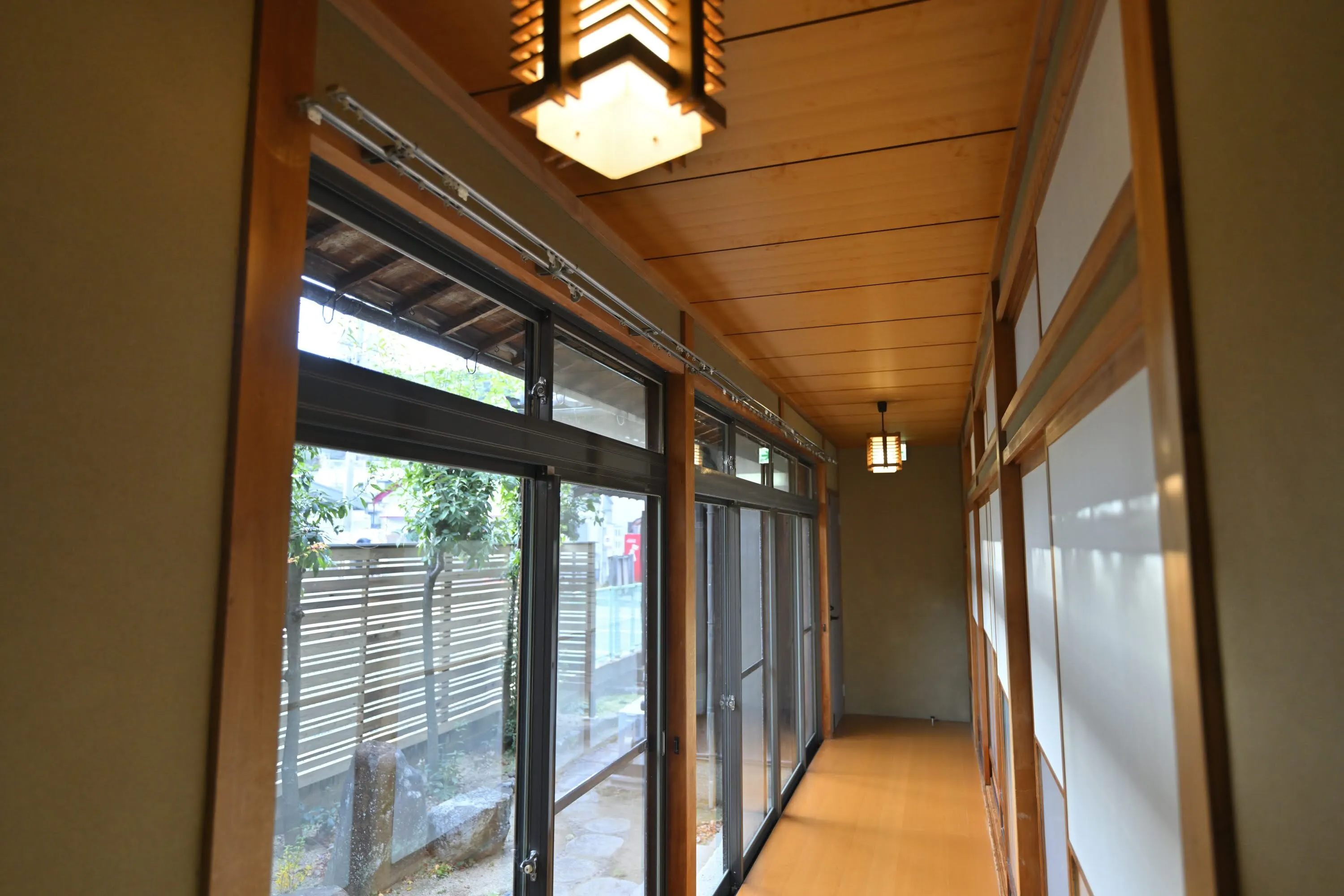 1F 和 4